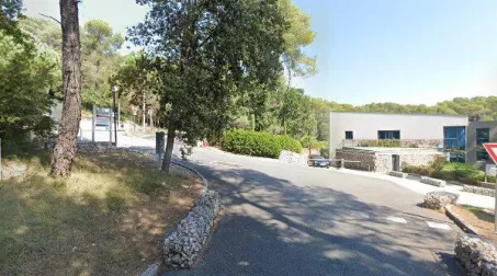 MOUGINS BUREAUX 