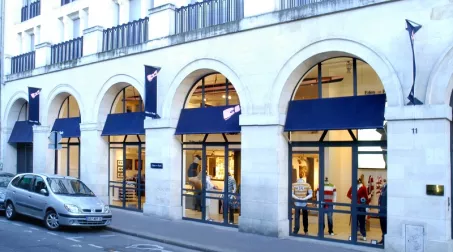 PARIS COMMERCE 
